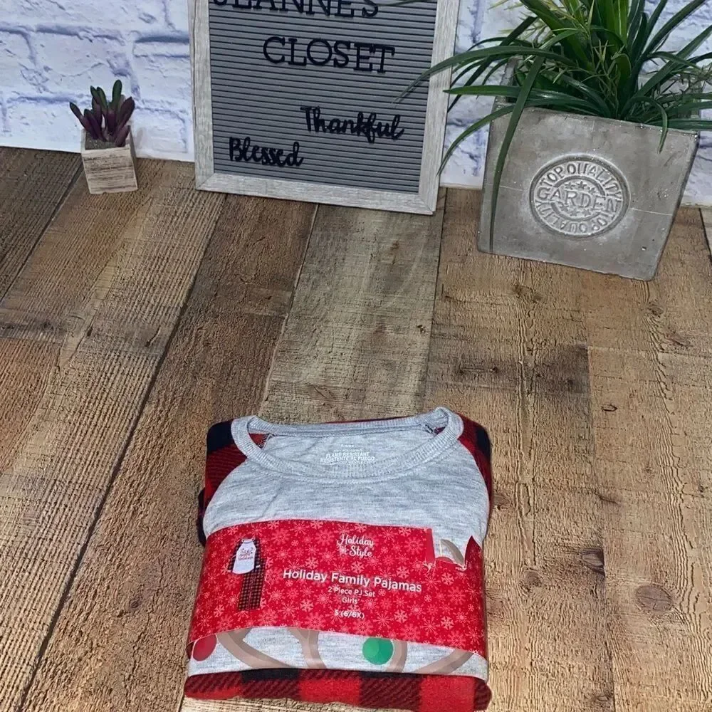 Holiday Style Girls 6/6X “Happy Holidays